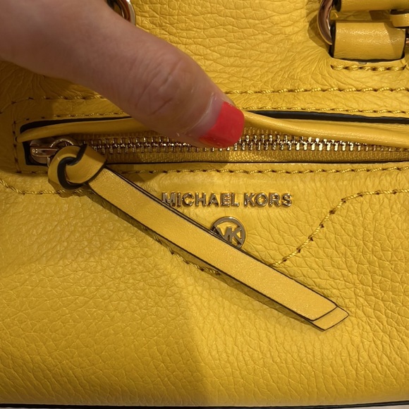 MICHAEL KORS Carine Extra-Small Studded Pebbled Leather Crossbody Bag 32T0GCCC0L - Picture 5 of 13